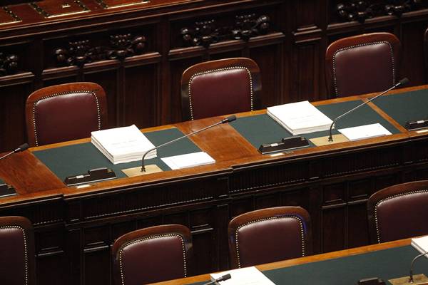 che_se_ne_vadano_tutti che_se_ne_vadano_tutti