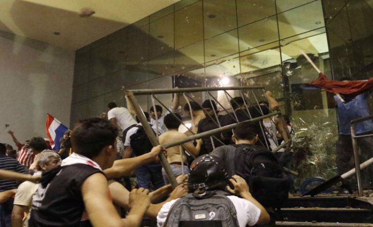 protestas_frente_al_edificio_del_congreso_-_efe-770x470 protestas_frente_al_edificio_del_congreso_-_efe-770x470